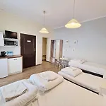 Apart Otel Helvetia Varşova
